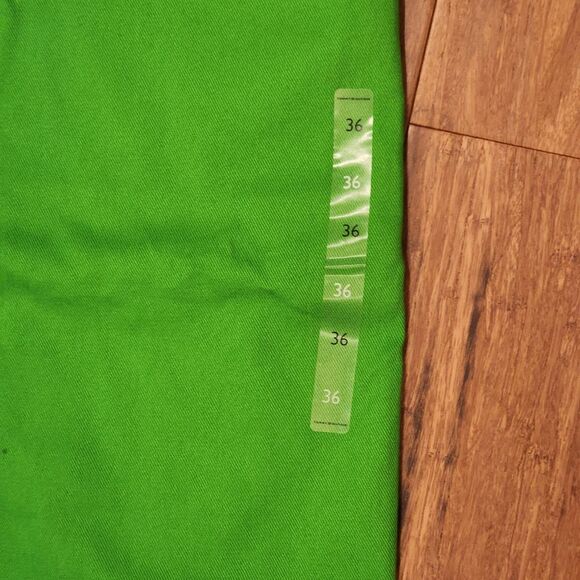 Tommy Hilfiger x Andy Warhol Lobster Bermuda Shorts Men's 36 Galvanic Green NWT - Picture 9 of 11